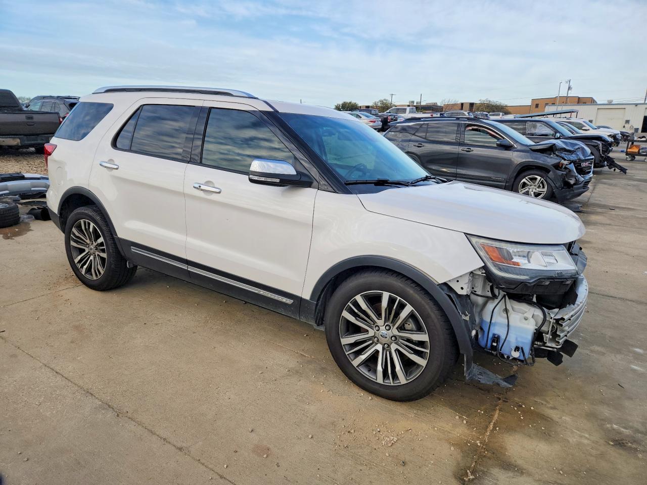2017 FORD EXPLORER PLATINUM photo 4