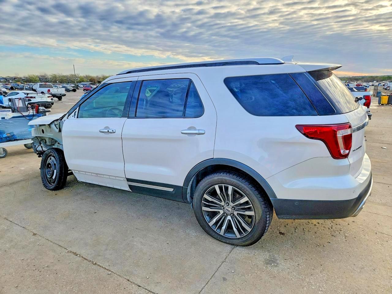 2017 FORD EXPLORER PLATINUM photo 2