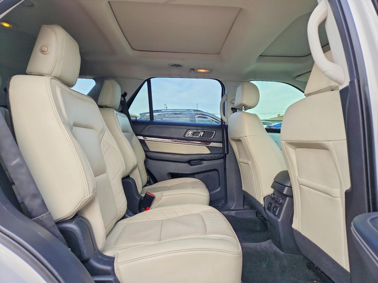 2017 FORD EXPLORER PLATINUM photo 11