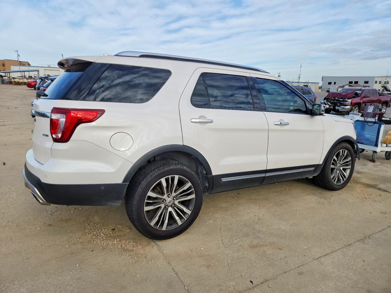 2017 FORD EXPLORER PLATINUM photo 3