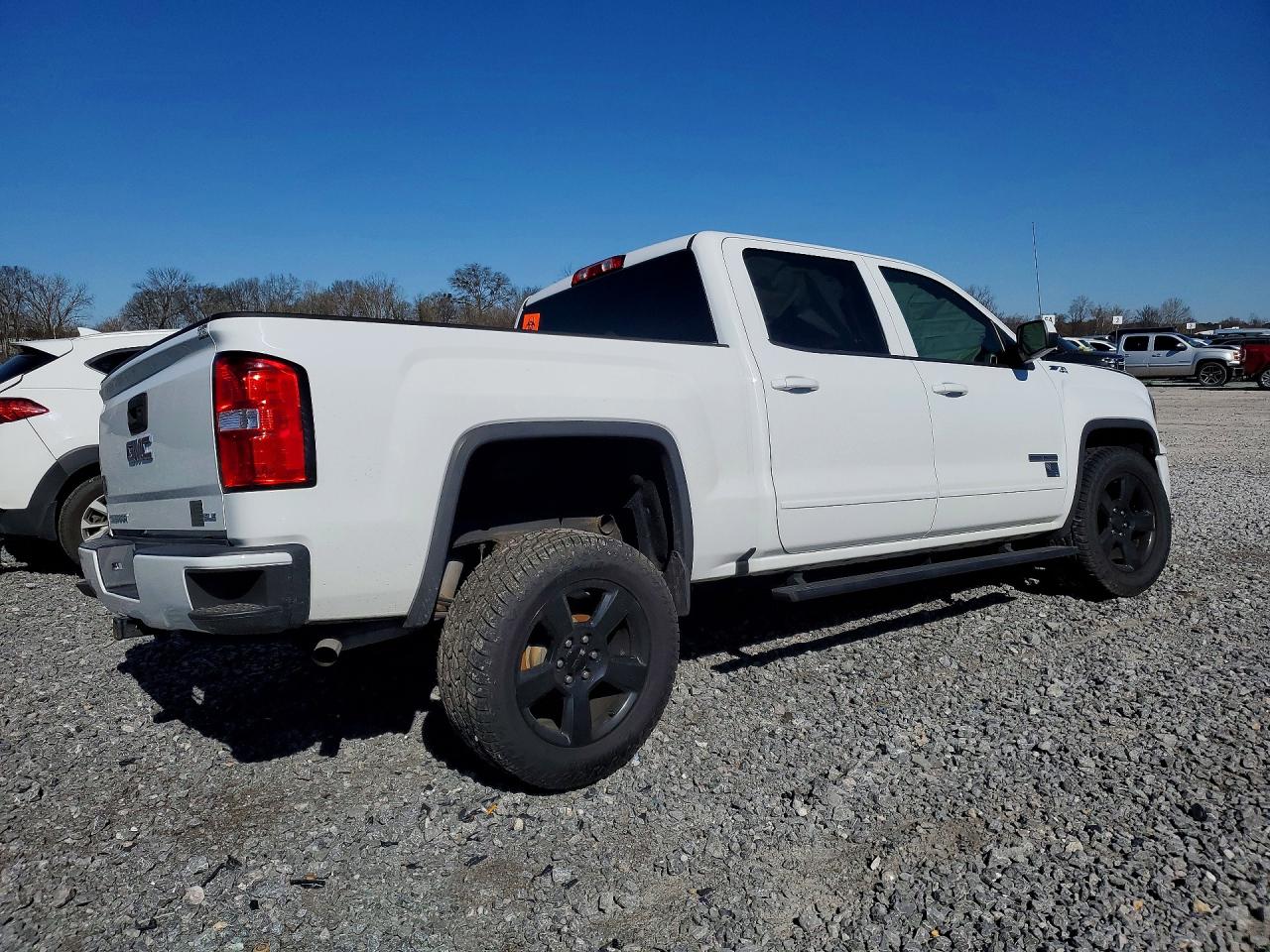 2017 GMC SIERRA K1500 SLE photo 5