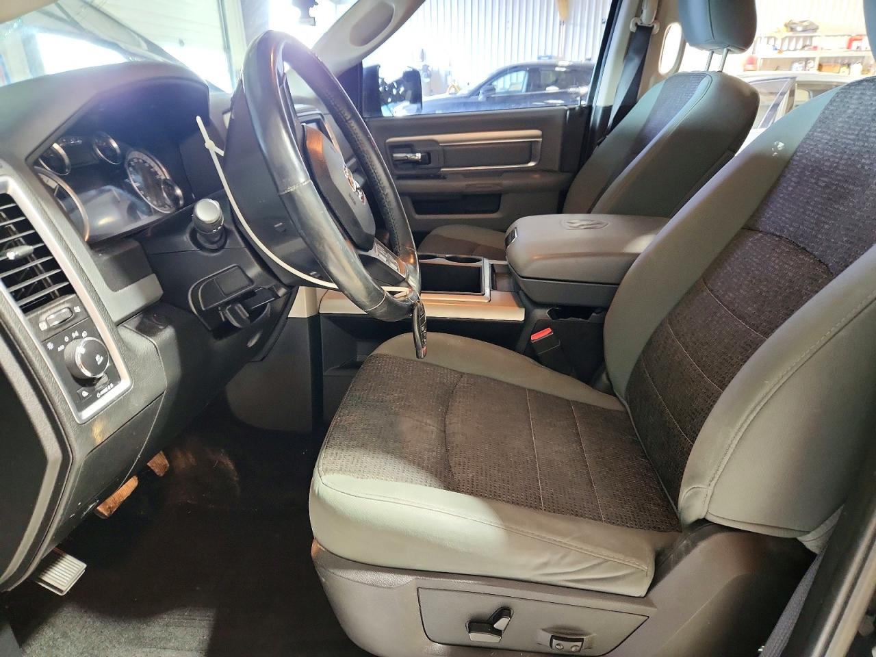 2014 RAM 1500 photo 7