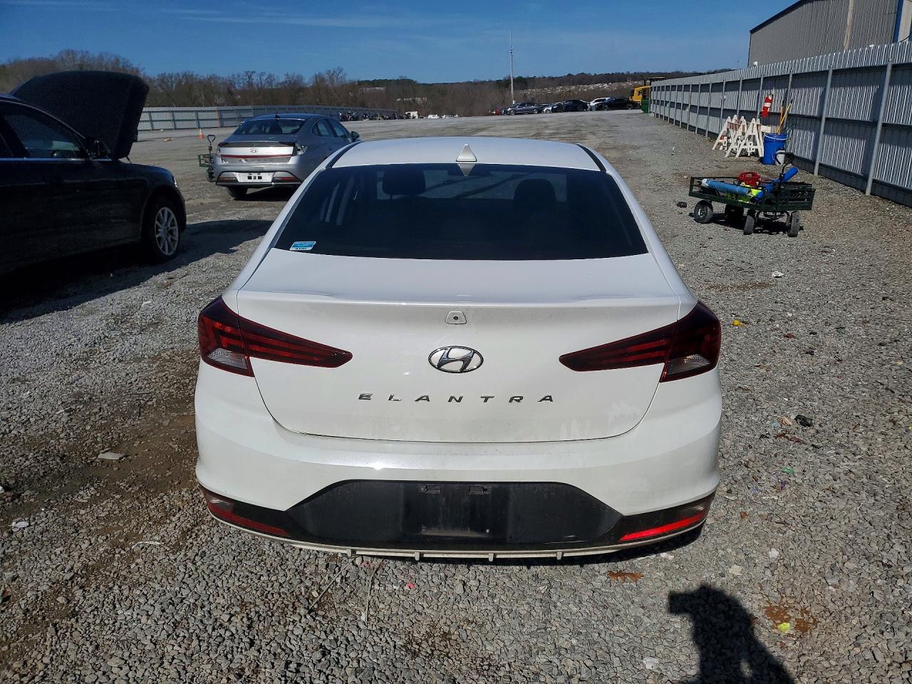 2019 HYUNDAI ELANTRA SEL photo 6
