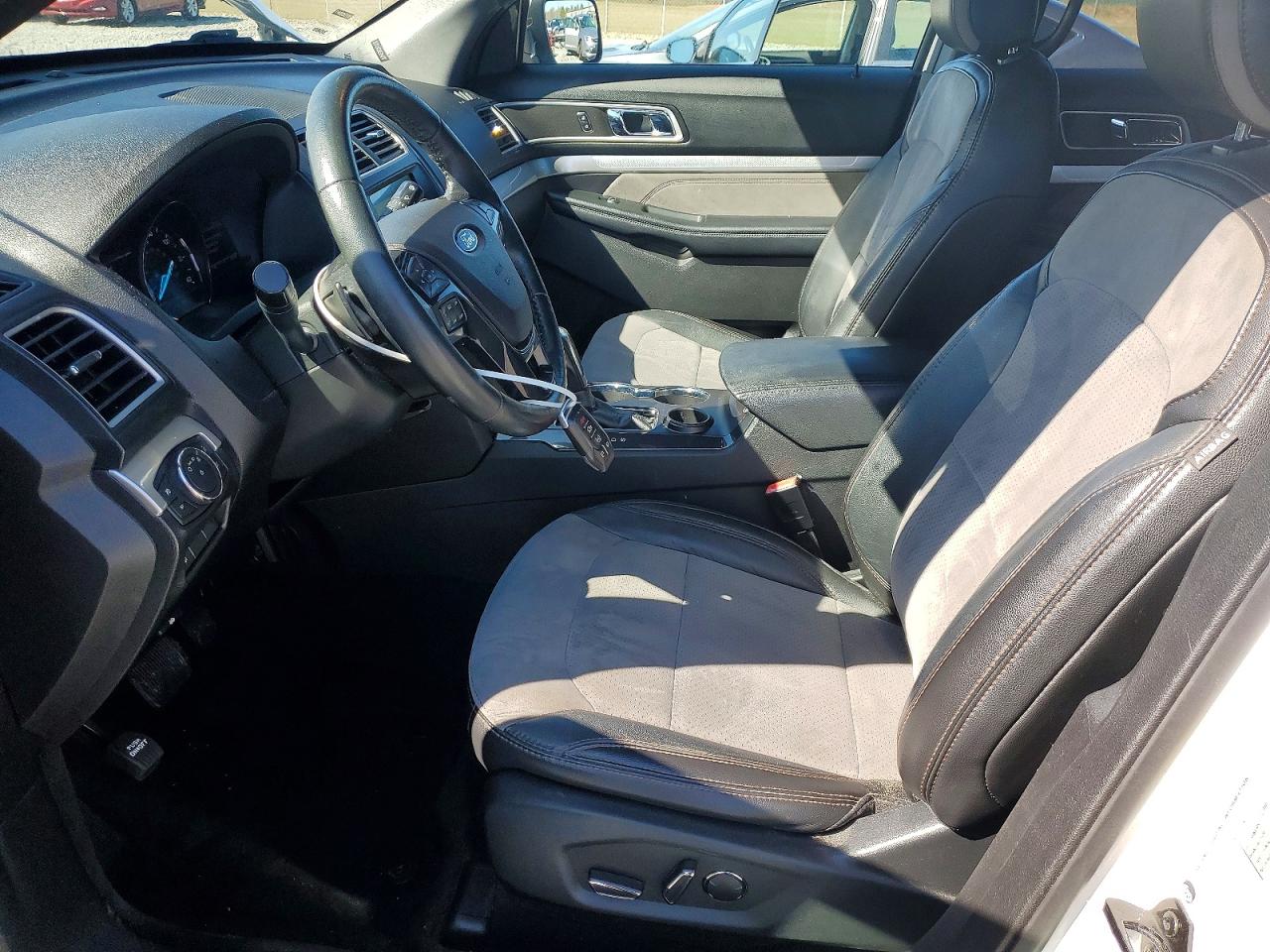 2017 FORD EXPLORER XLT photo 7