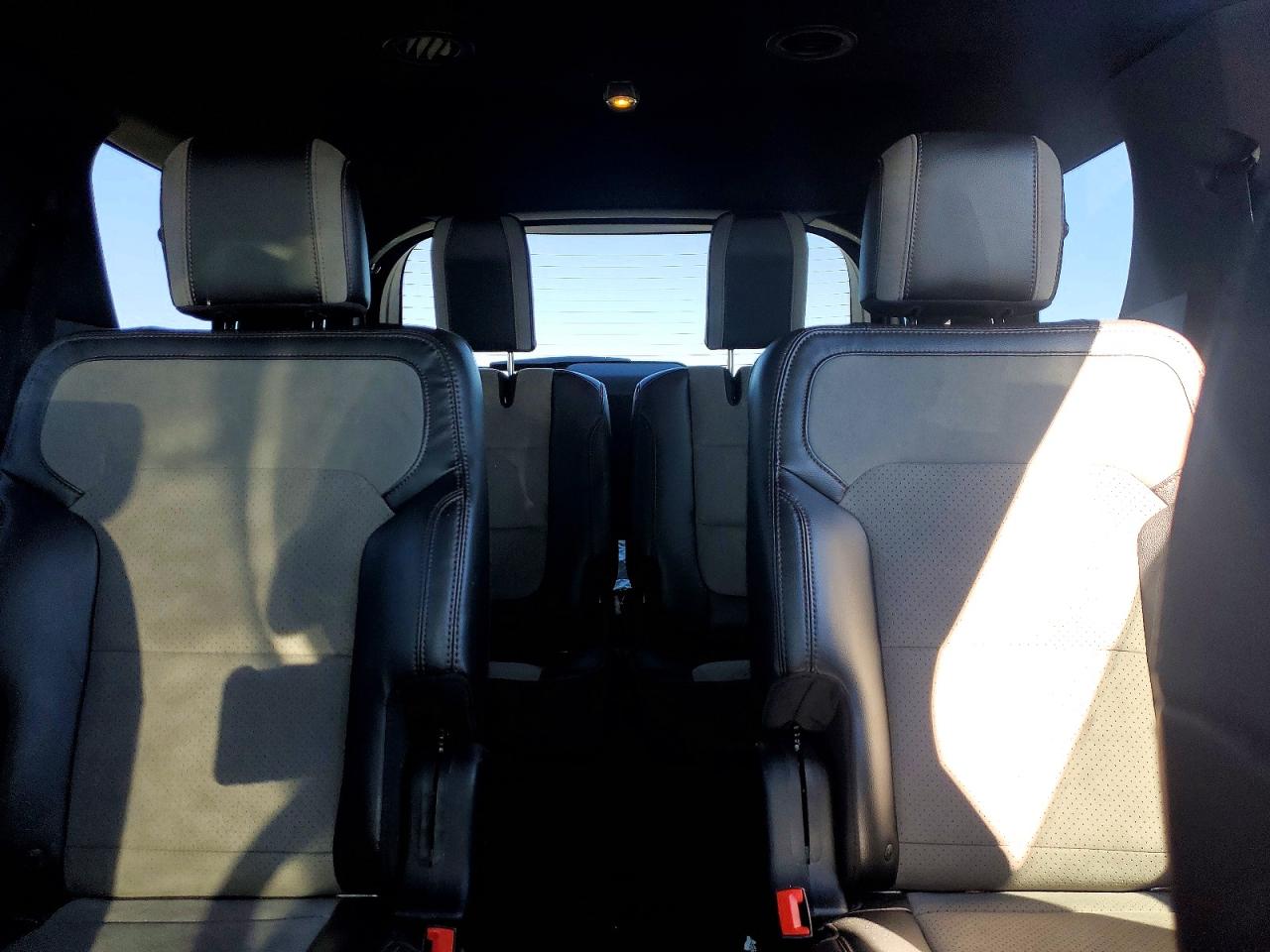 2017 FORD EXPLORER XLT photo 10