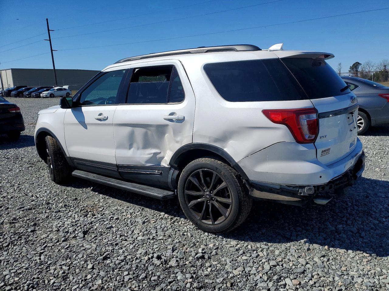 2017 FORD EXPLORER XLT photo 2