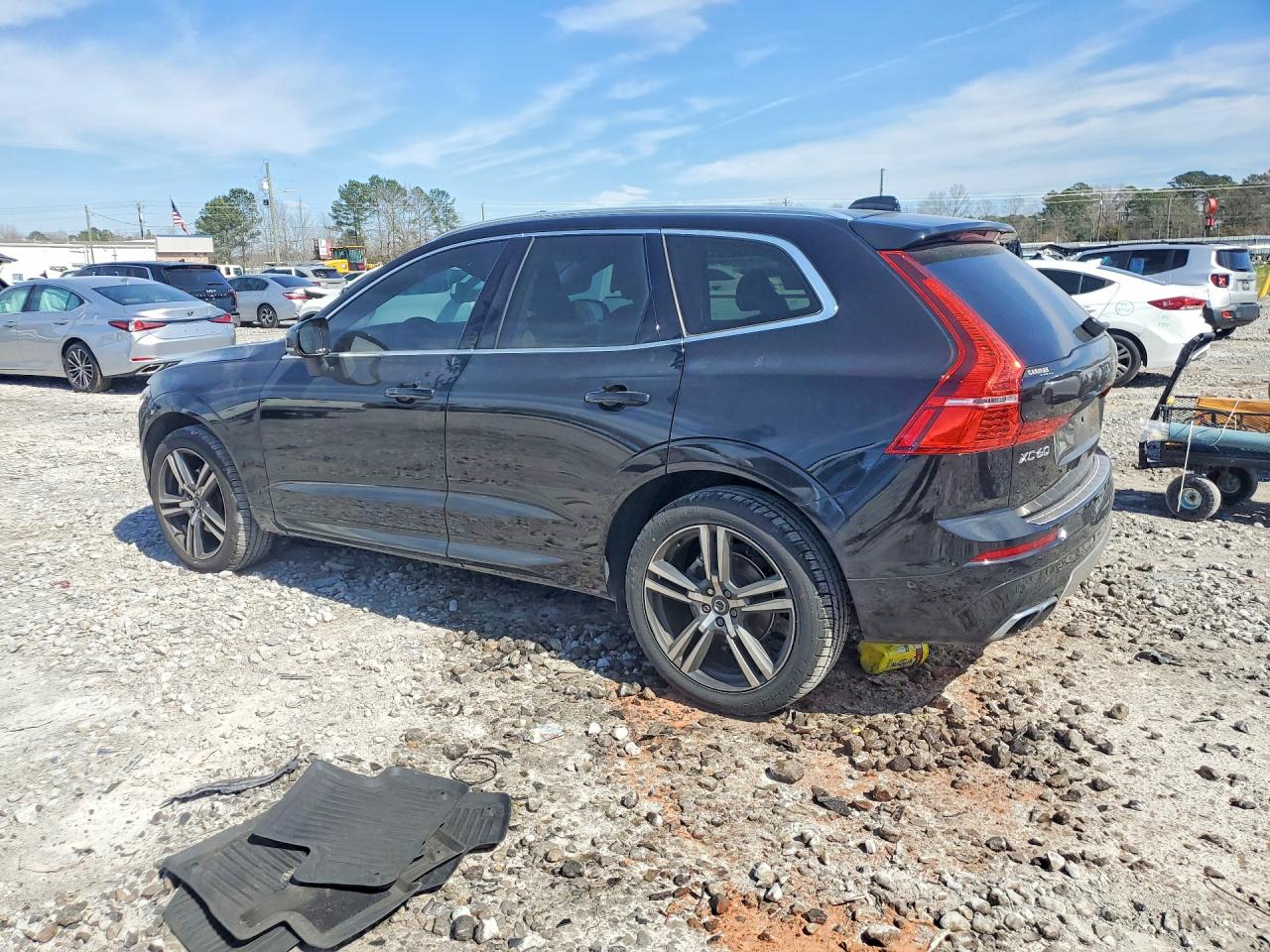 2019 VOLVO XC60 T5 MOMENTUM photo 2