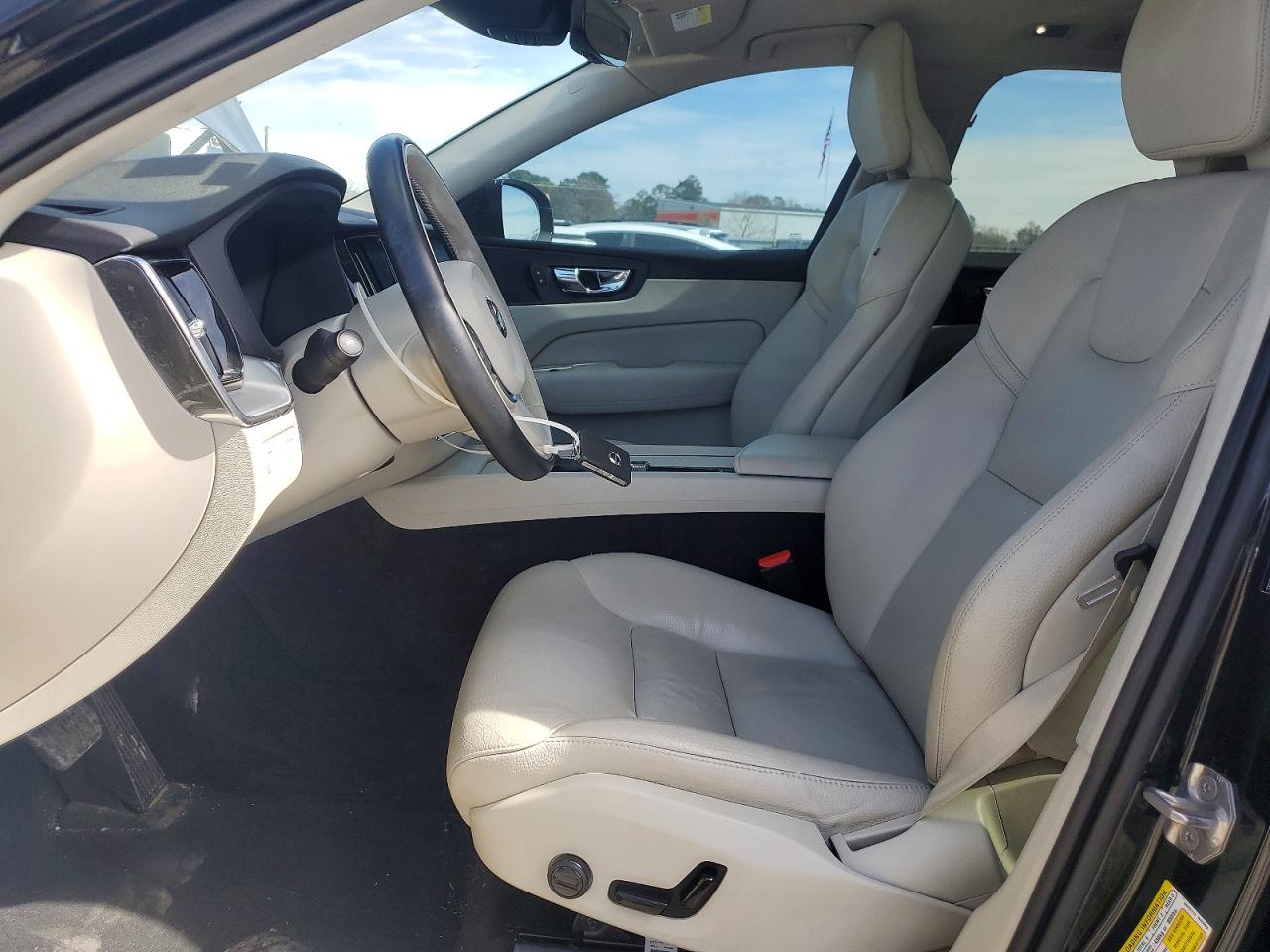 2019 VOLVO XC60 T5 MOMENTUM photo 7
