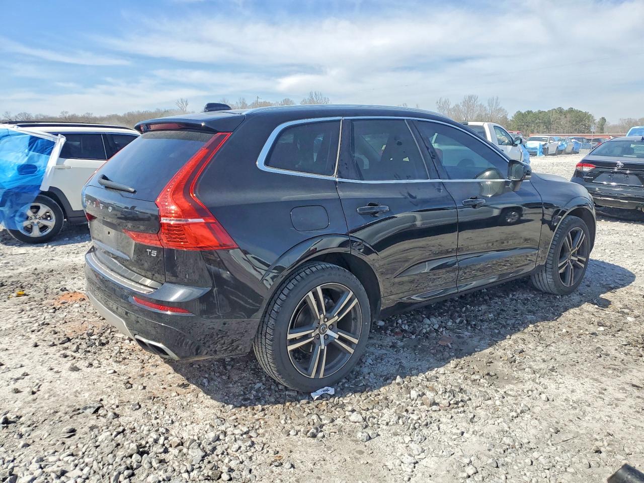 2019 VOLVO XC60 T5 MOMENTUM photo 3