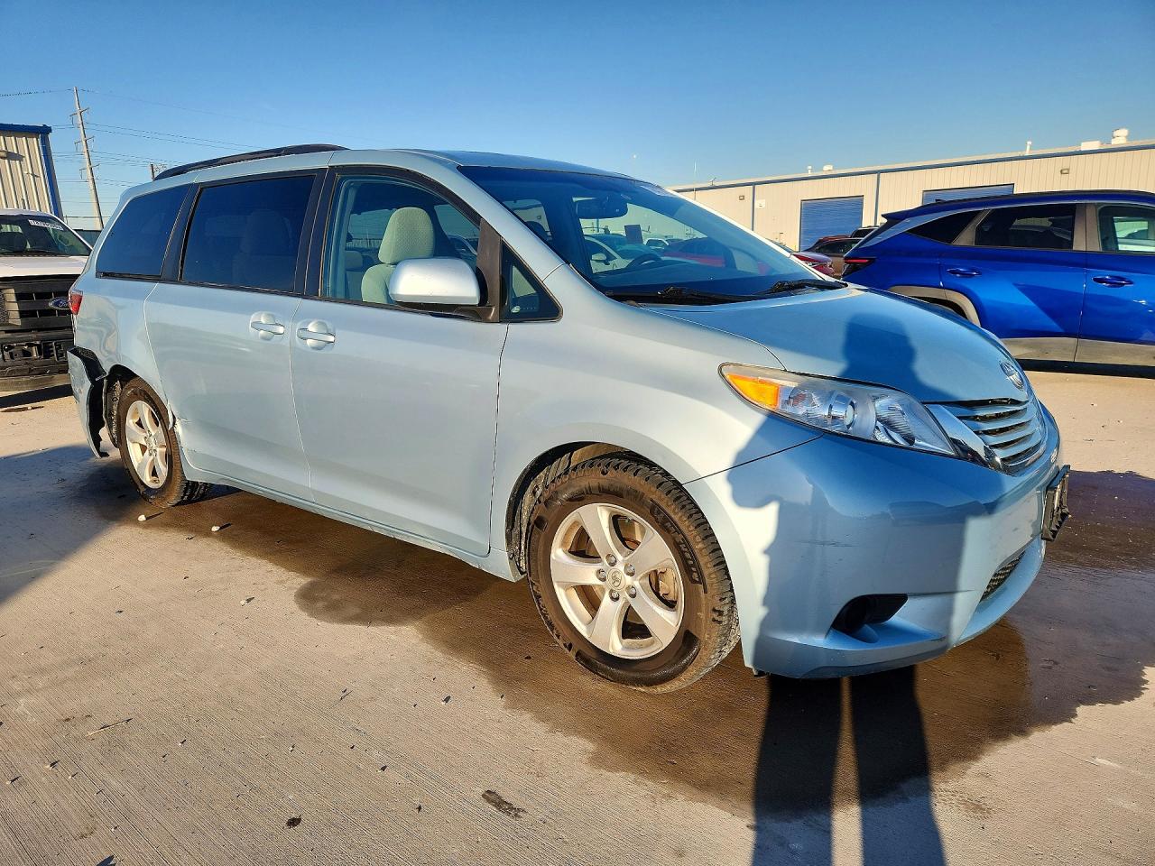 2015 TOYOTA SIENNA LE photo 7
