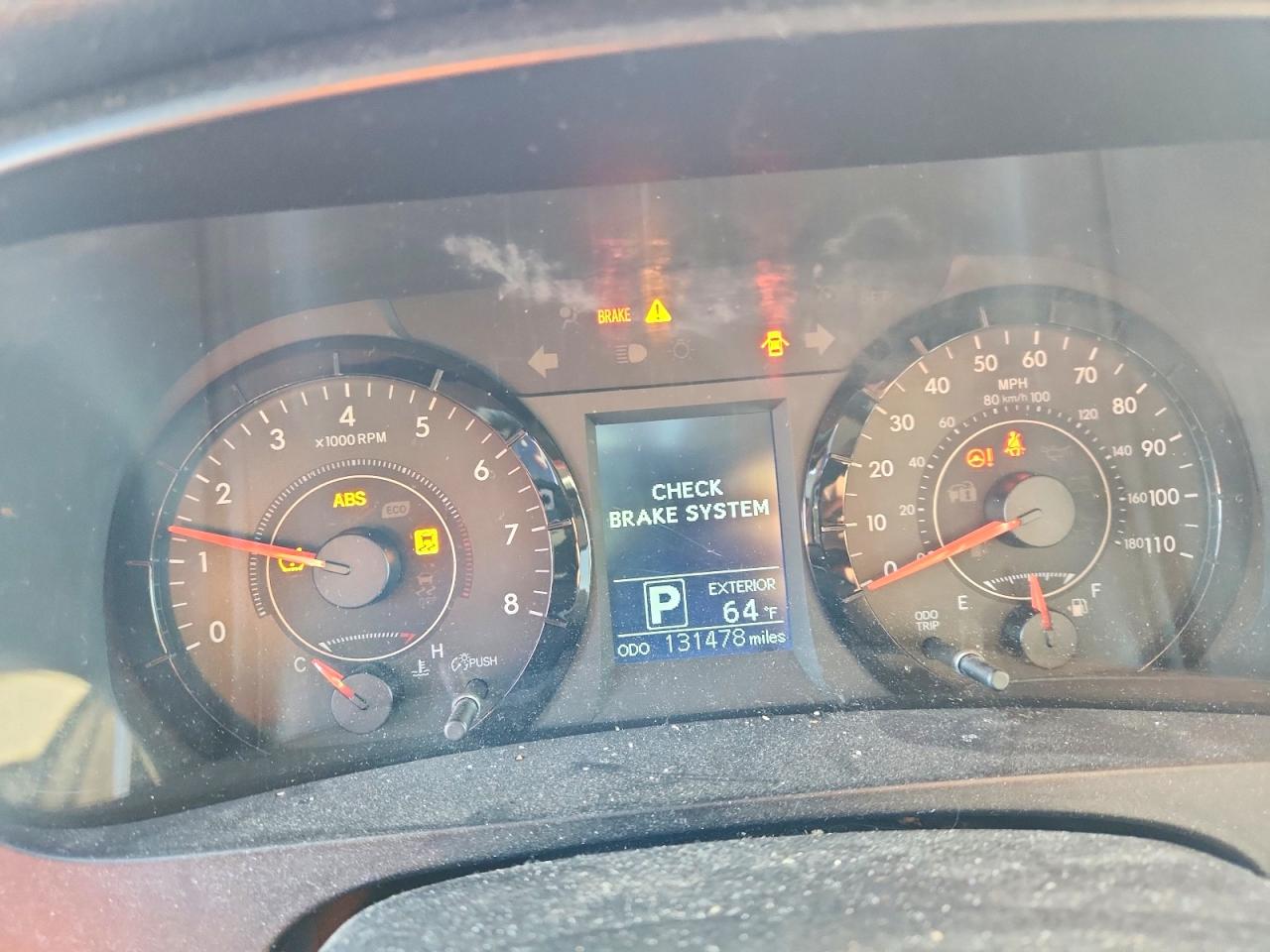 2015 TOYOTA SIENNA LE photo 17