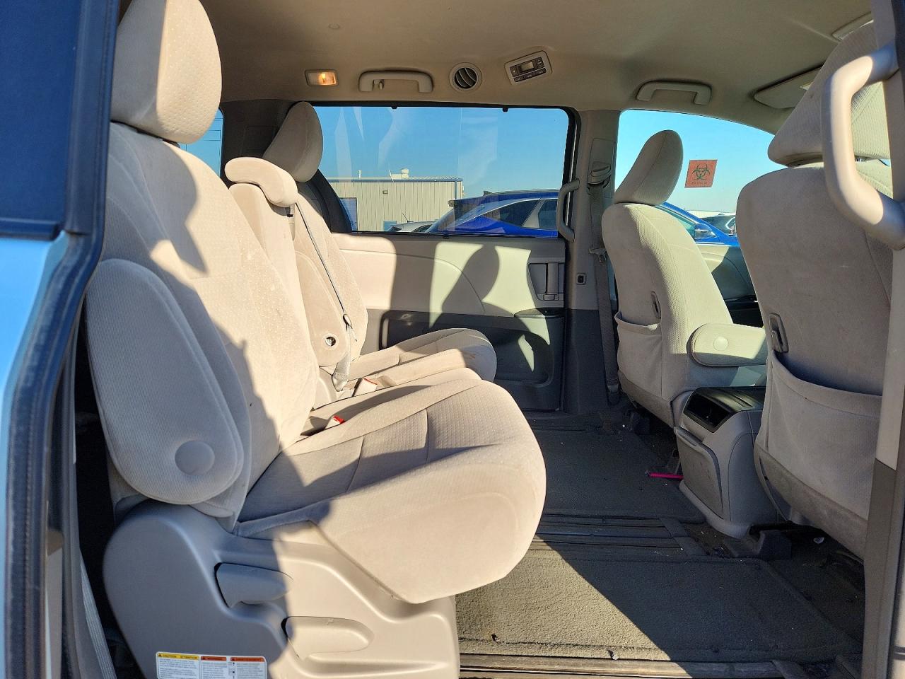 2015 TOYOTA SIENNA LE photo 21