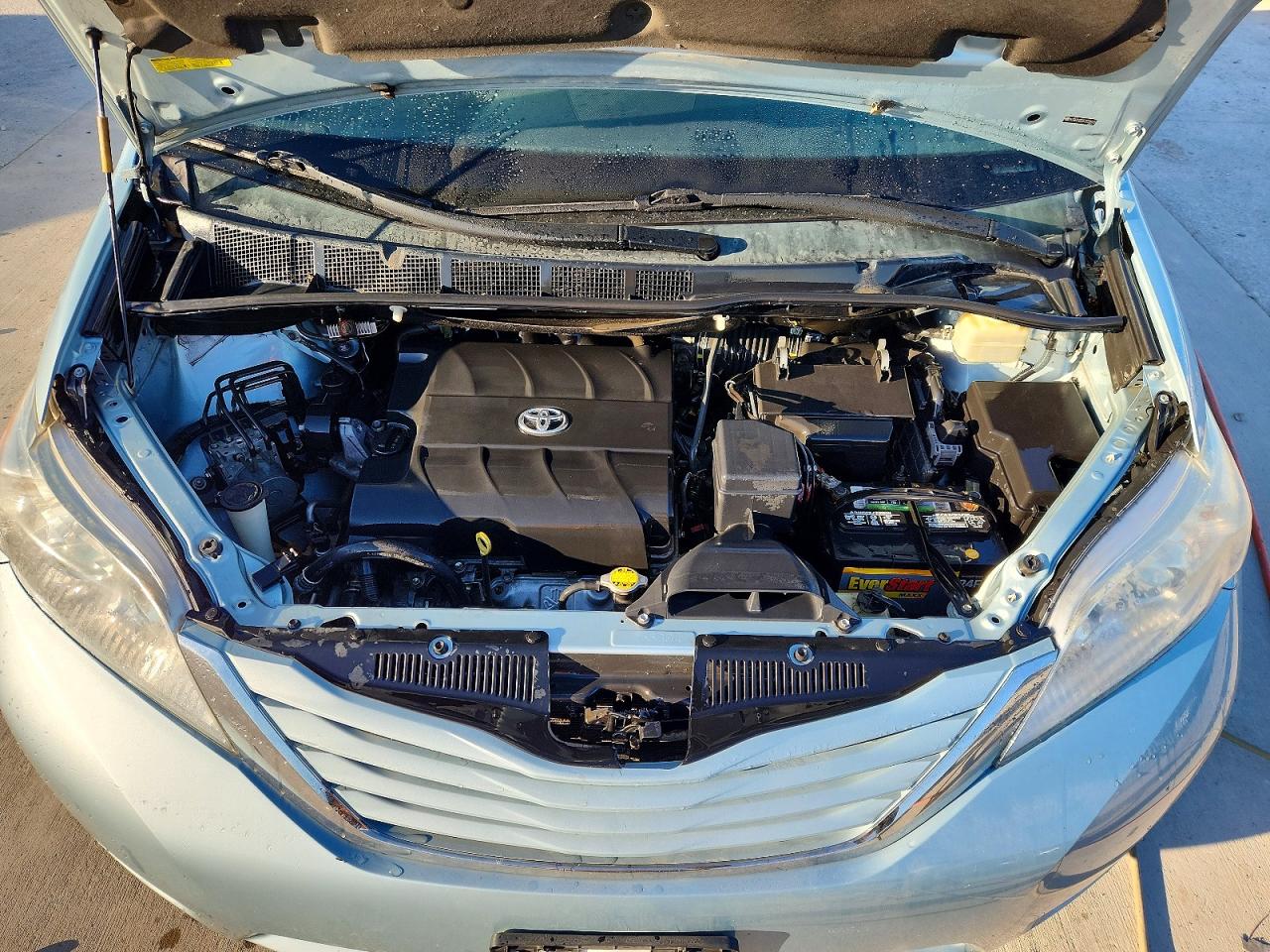 2015 TOYOTA SIENNA LE photo 23
