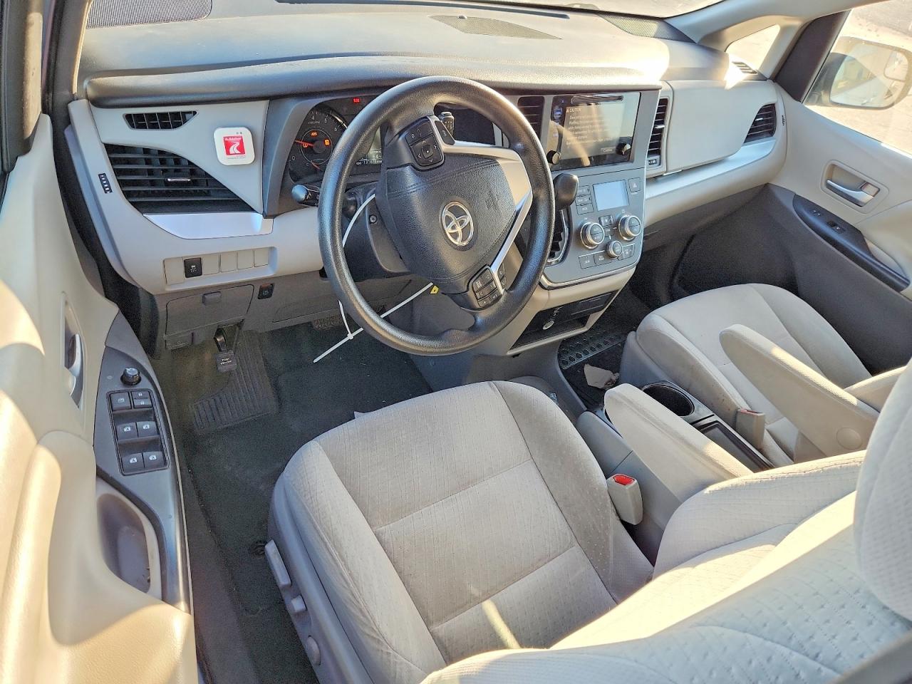 2015 TOYOTA SIENNA LE photo 15