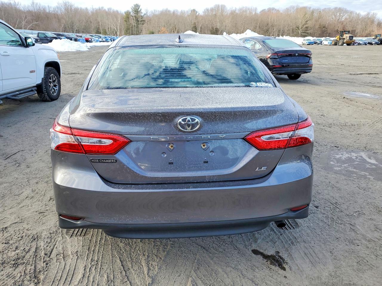 2019 TOYOTA CAMRY LE photo 11
