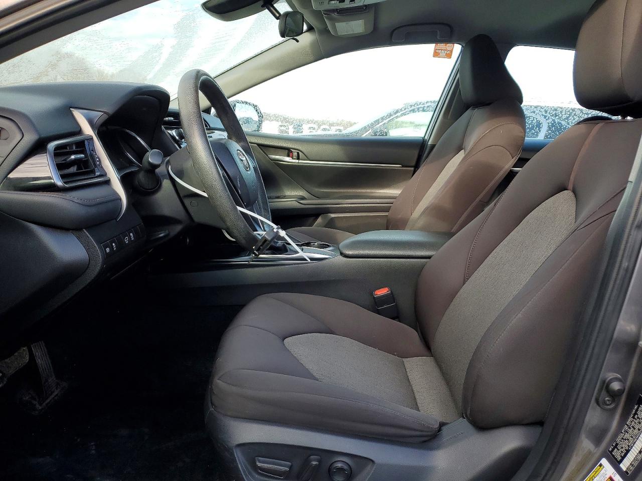 2019 TOYOTA CAMRY LE photo 13