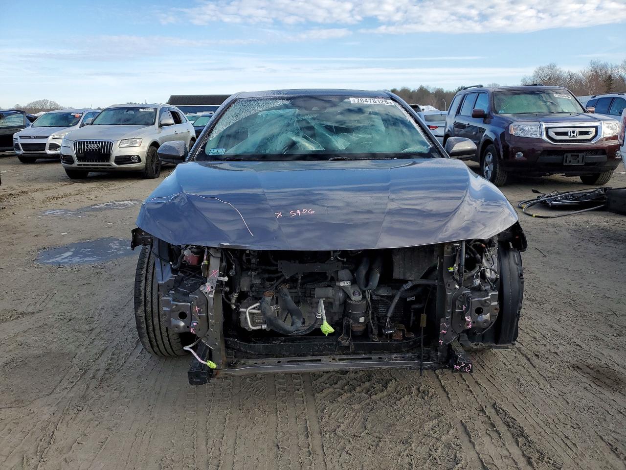 2019 TOYOTA CAMRY LE photo 9
