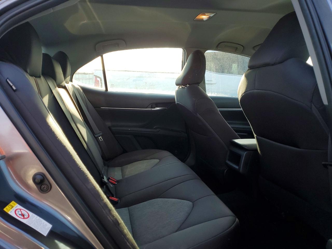 2019 TOYOTA CAMRY LE photo 19