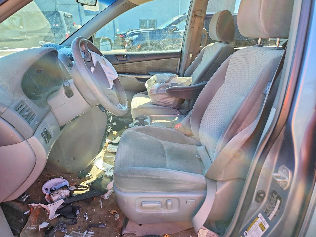 2009 TOYOTA SIENNA CE photo 7