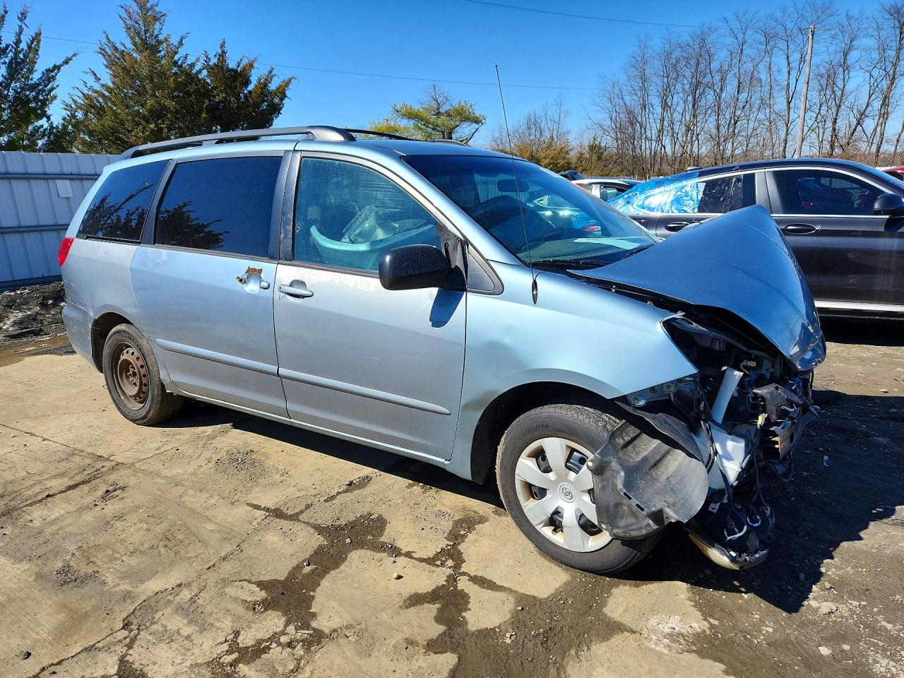 2009 TOYOTA SIENNA CE photo 4