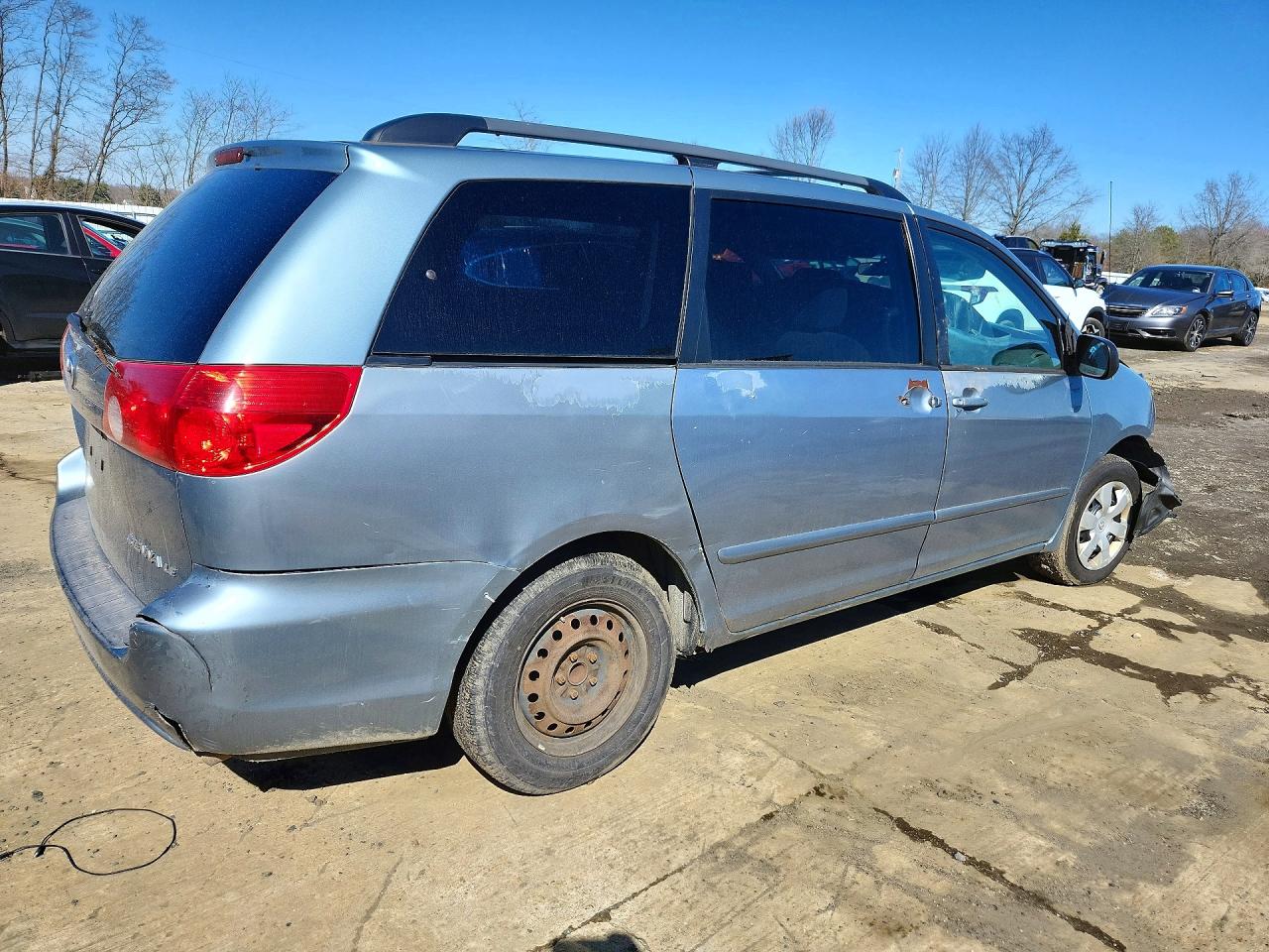 2009 TOYOTA SIENNA CE photo 3
