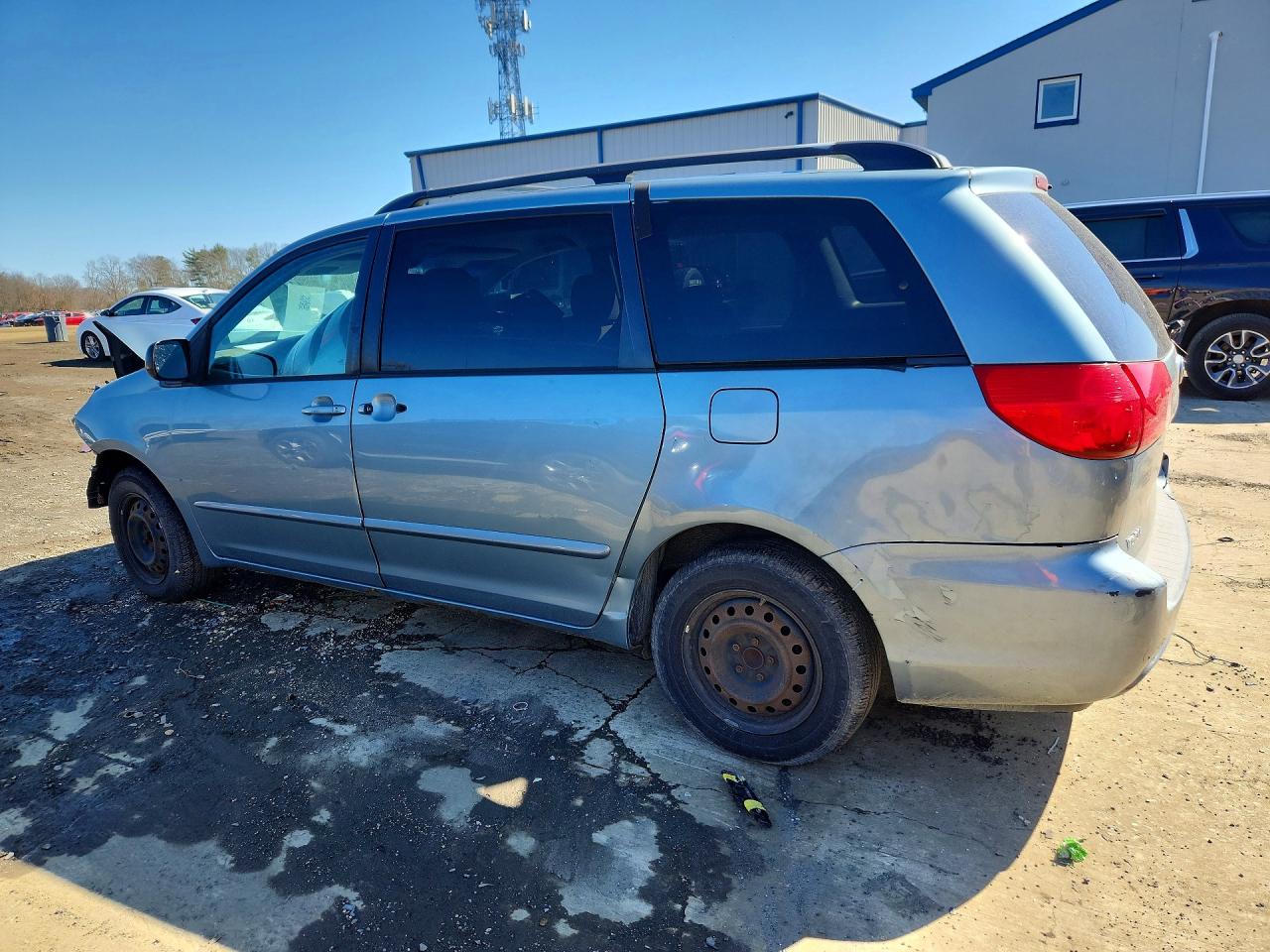 2009 TOYOTA SIENNA CE photo 2