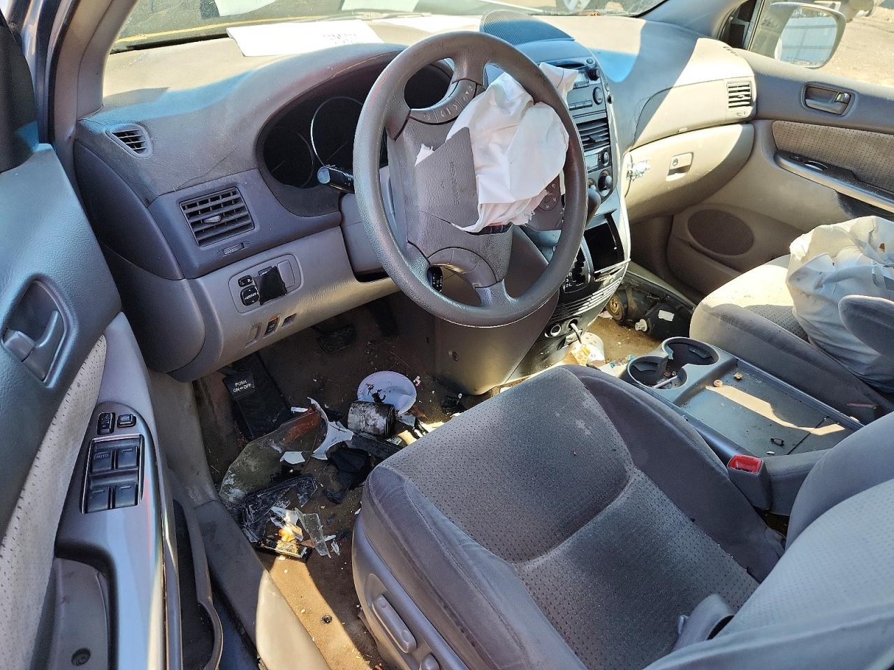 2009 TOYOTA SIENNA CE photo 8