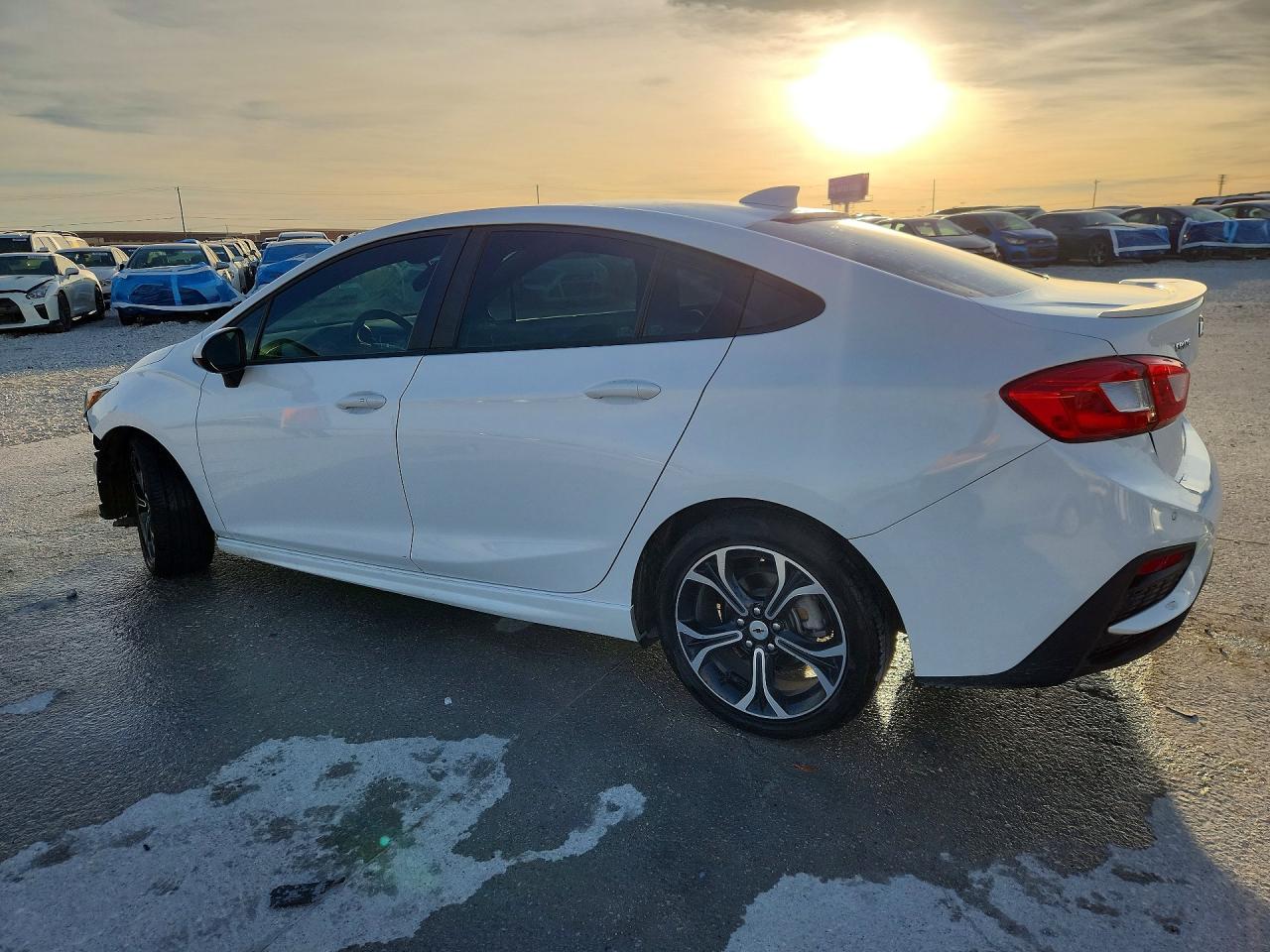 2019 CHEVROLET CRUZE LT photo 4