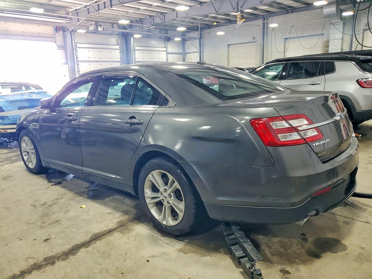 2016 FORD TAURUS SEL photo 2