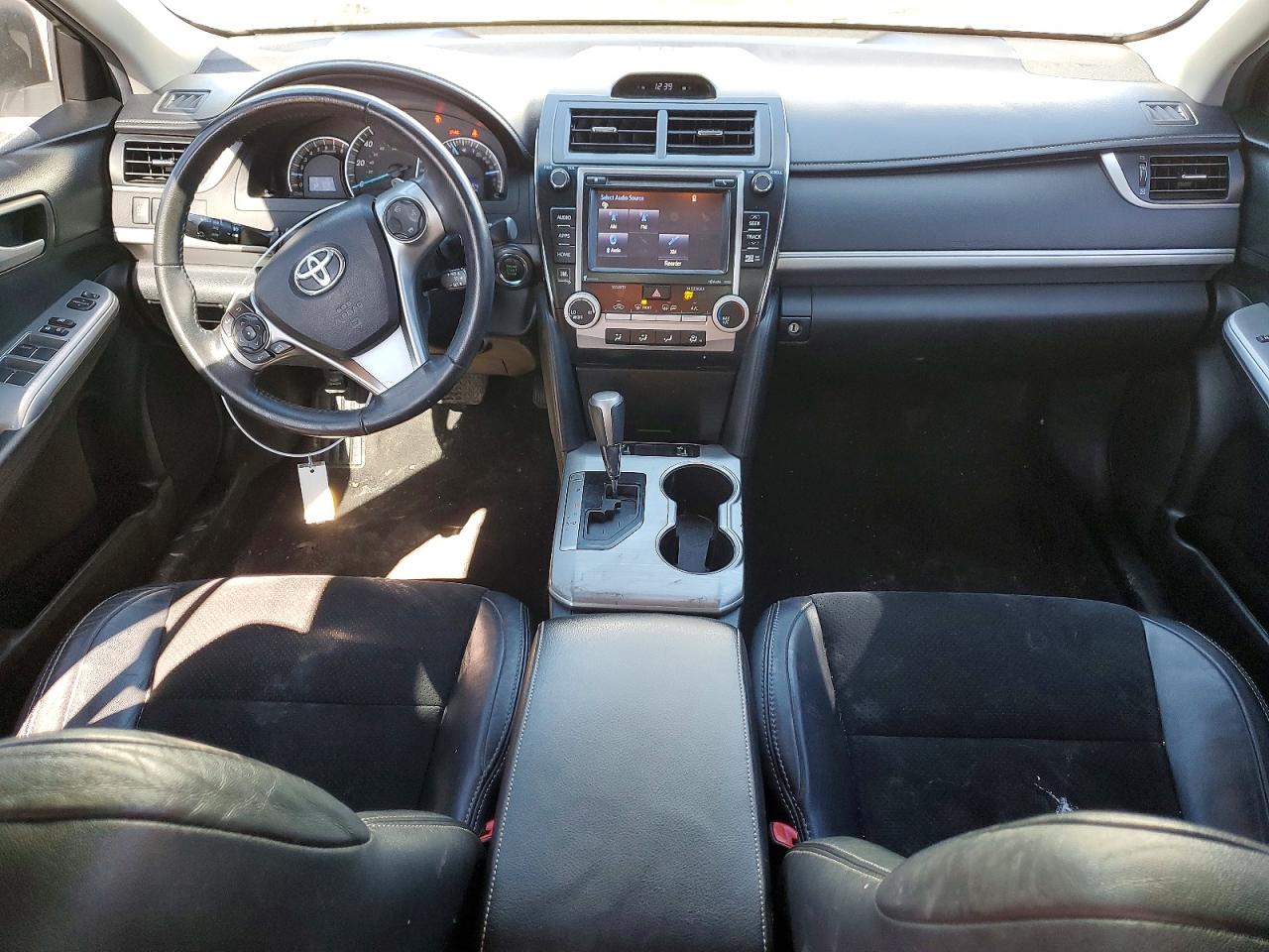 2014 TOYOTA CAMRY SE photo 8