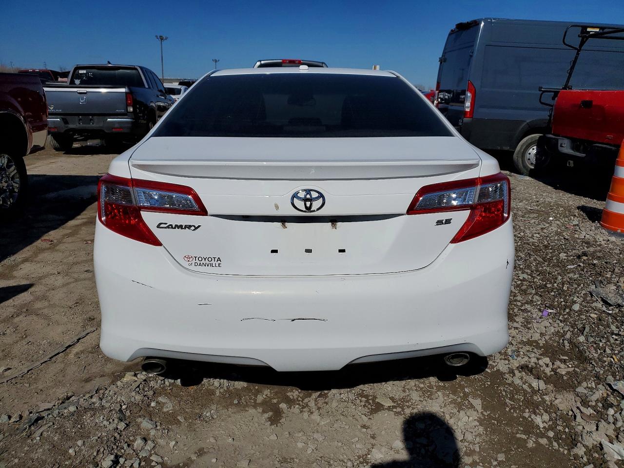2014 TOYOTA CAMRY SE photo 6
