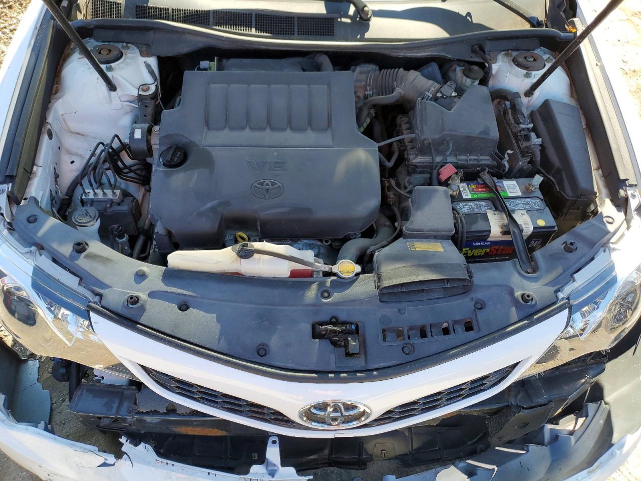 2014 TOYOTA CAMRY SE photo 11