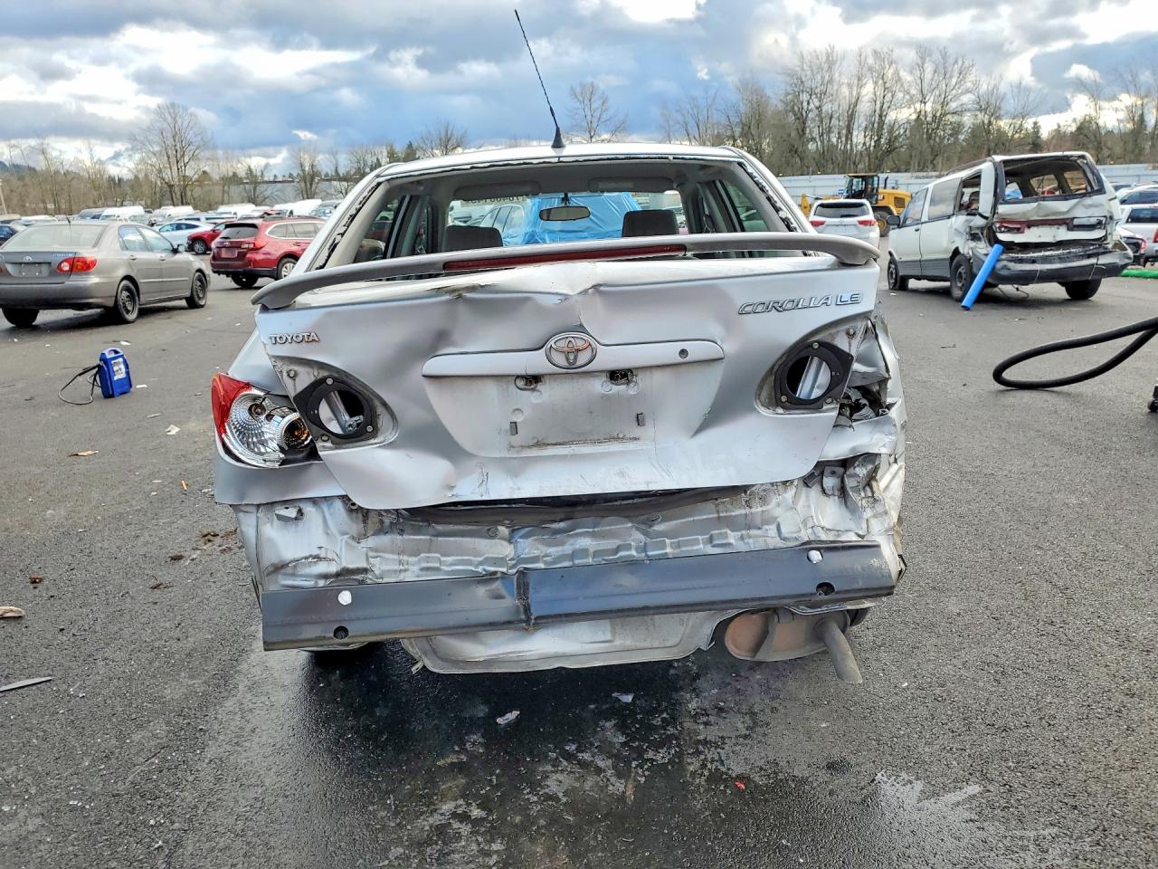 2005 TOYOTA COROLLA LE photo 11