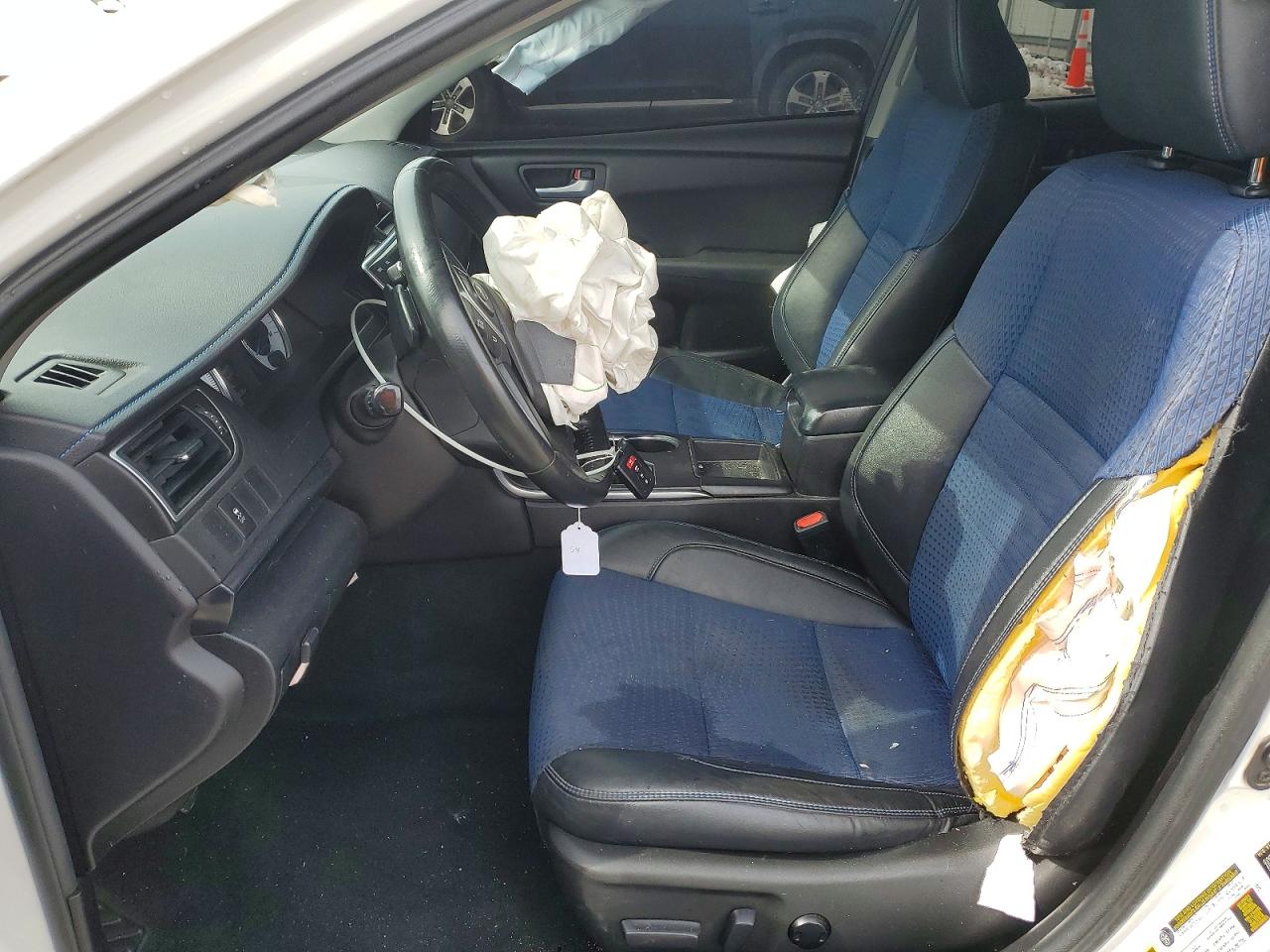 2016 TOYOTA CAMRY photo 19