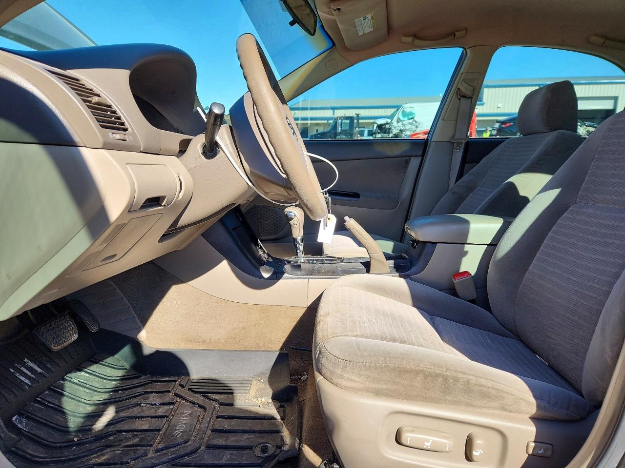 2006 TOYOTA CAMRY LE photo 7