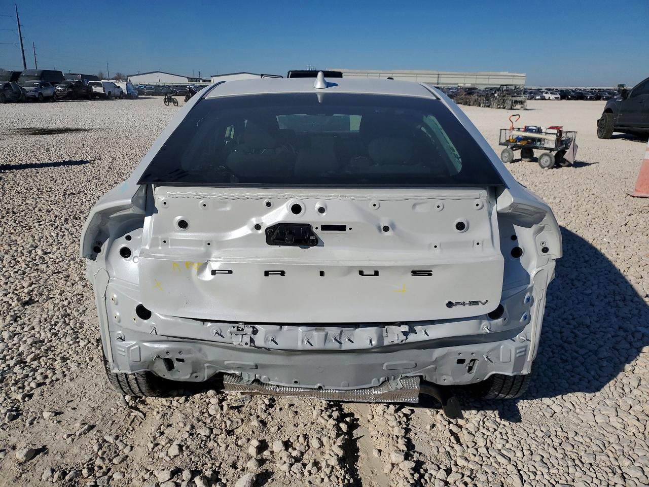 2025 TOYOTA PRIUS SE photo 6