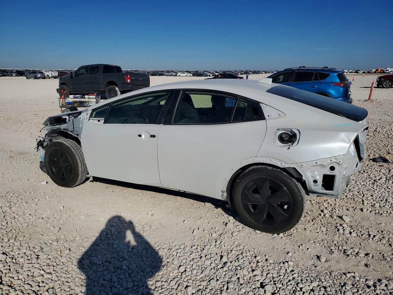 2025 TOYOTA PRIUS SE photo 2