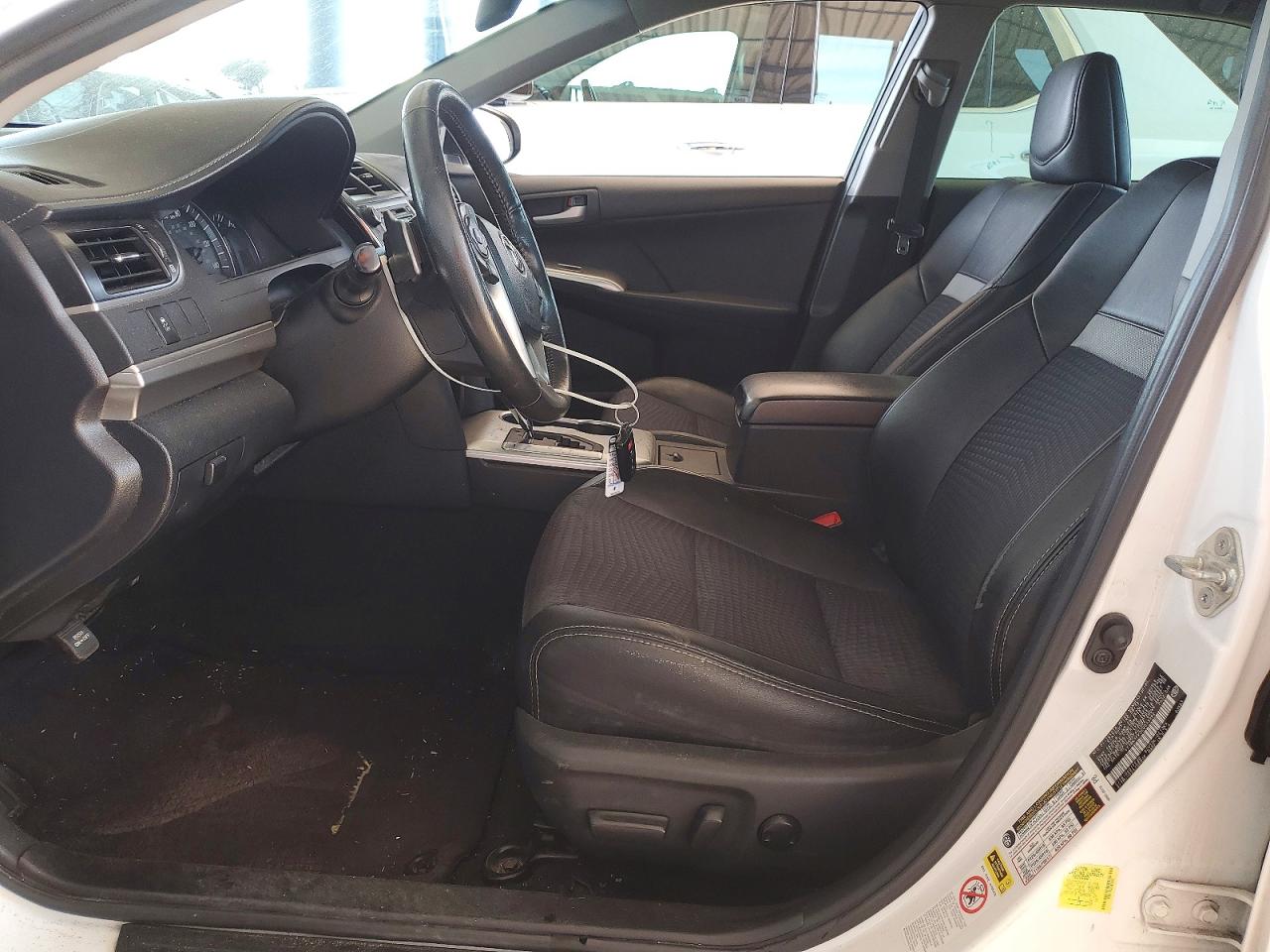 2012 TOYOTA CAMRY SE photo 19