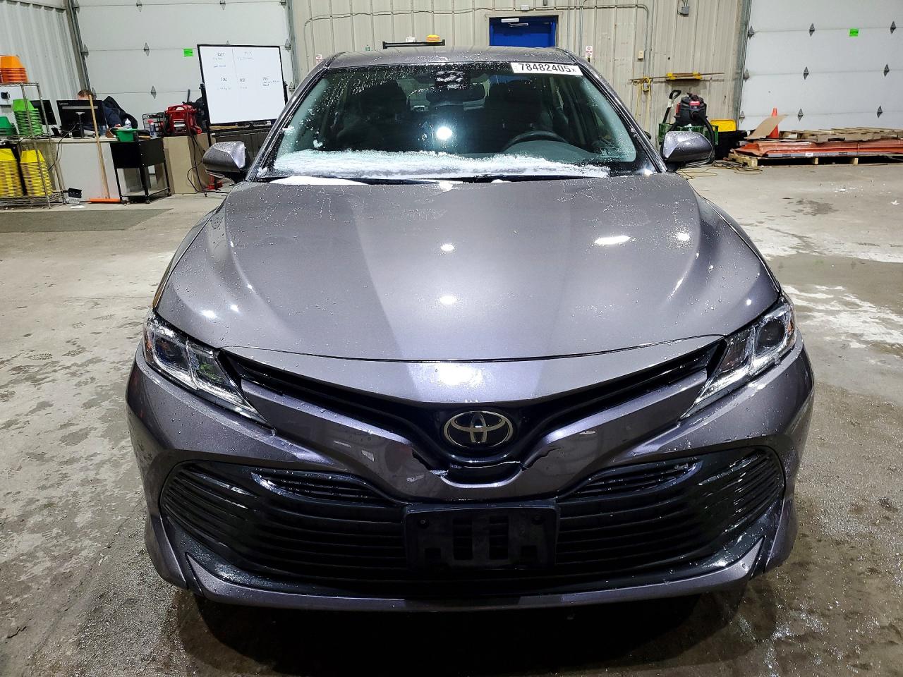 2019 TOYOTA CAMRY LE photo 5