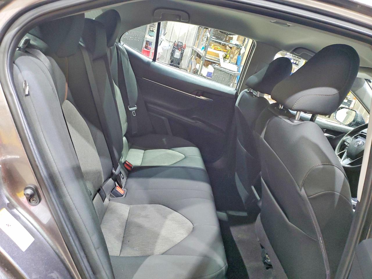 2019 TOYOTA CAMRY LE photo 10