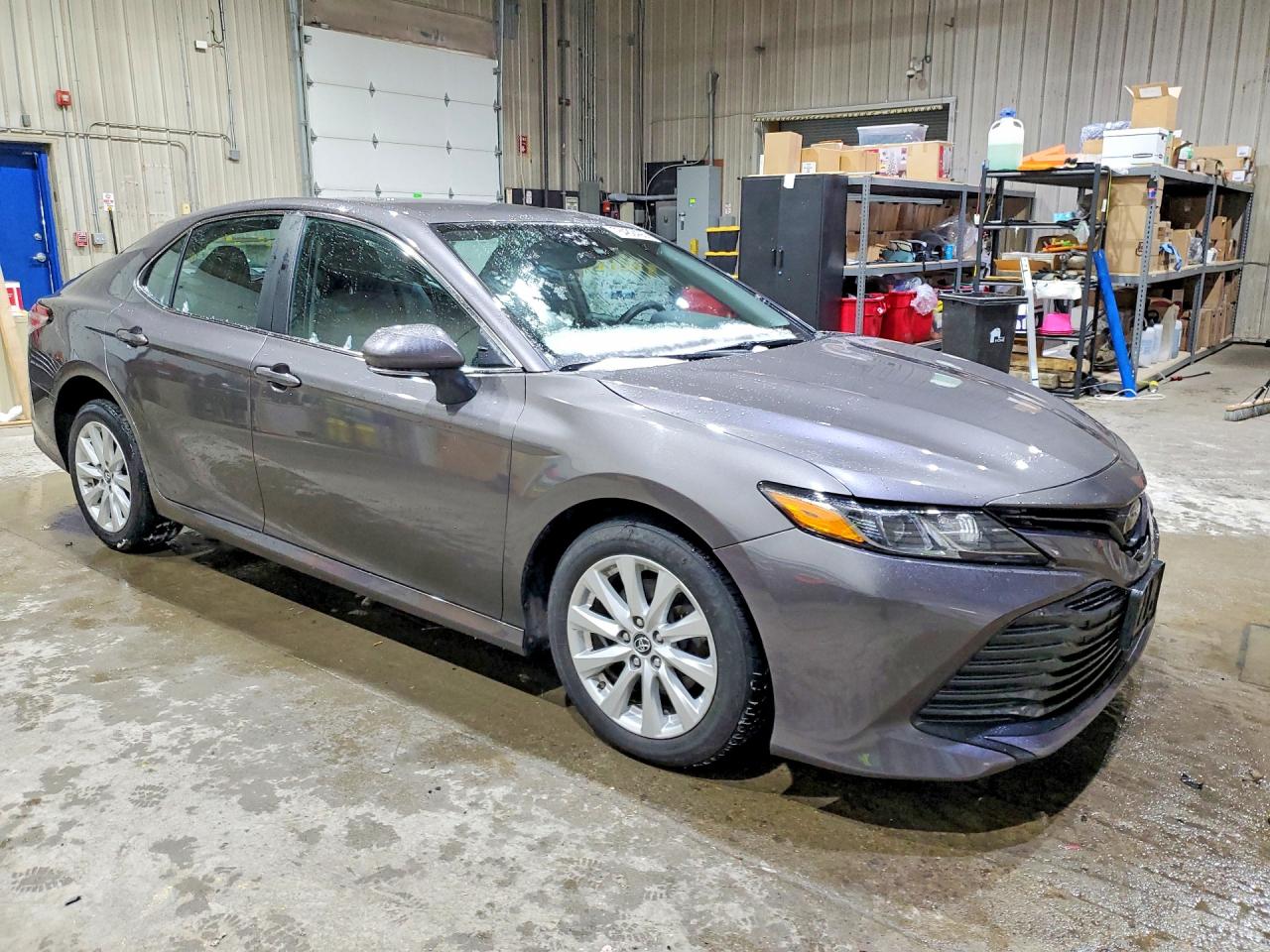 2019 TOYOTA CAMRY LE photo 4