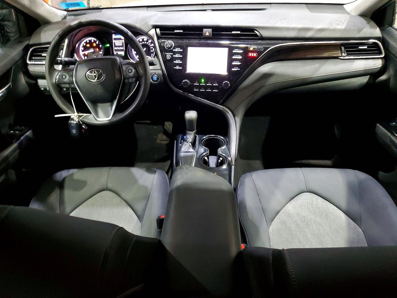 2019 TOYOTA CAMRY LE photo 8