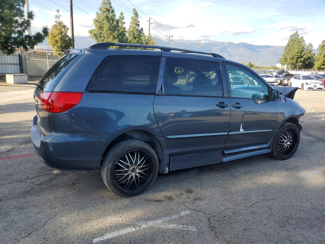 2006 TOYOTA SIENNA CE photo 3