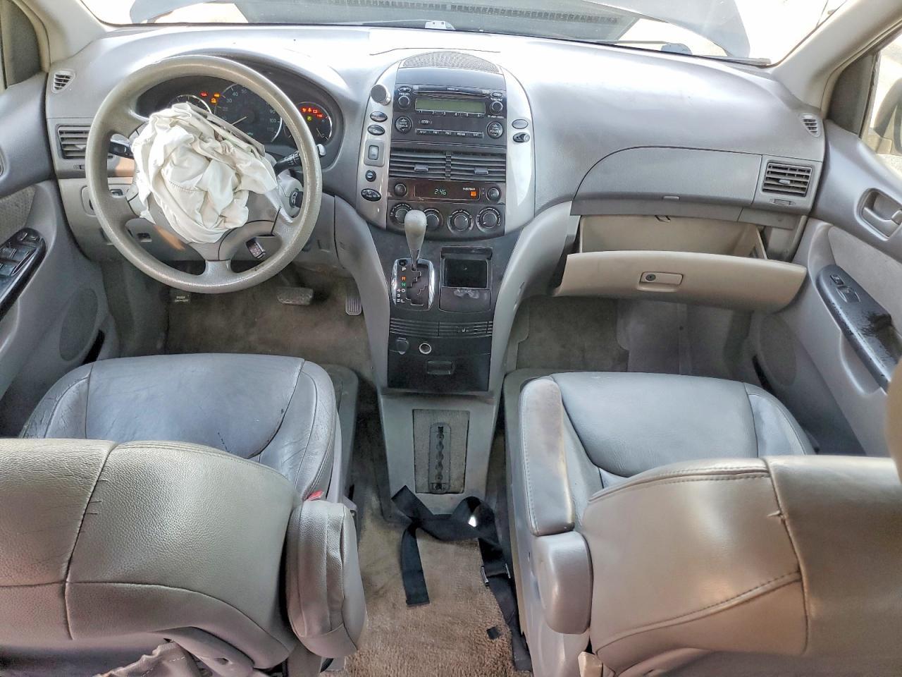 2006 TOYOTA SIENNA CE photo 8