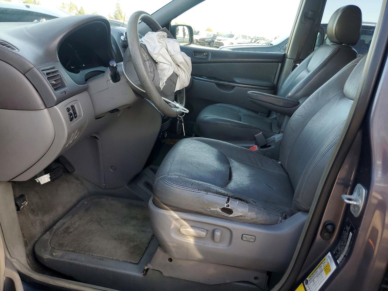 2006 TOYOTA SIENNA CE photo 7