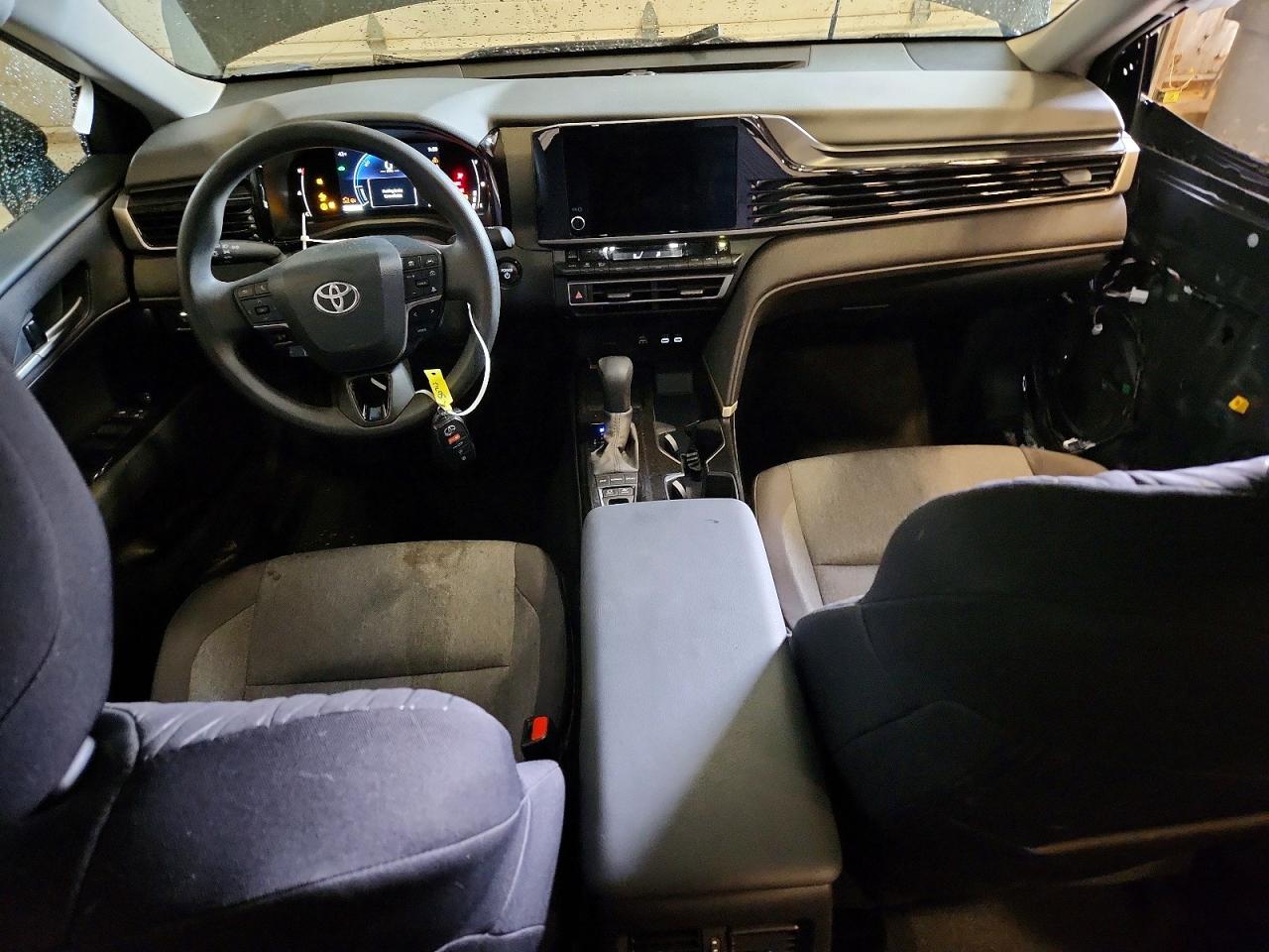 2025 TOYOTA CAMRY LE photo 22