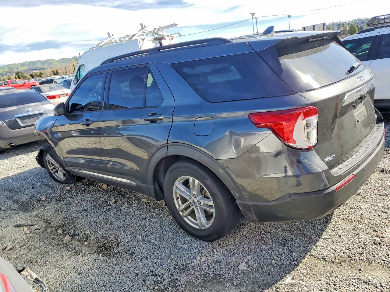 2020 FORD EXPLORER XLT photo 4