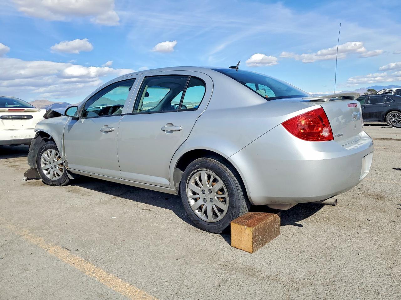 2010 CHEVROLET COBALT photo 2