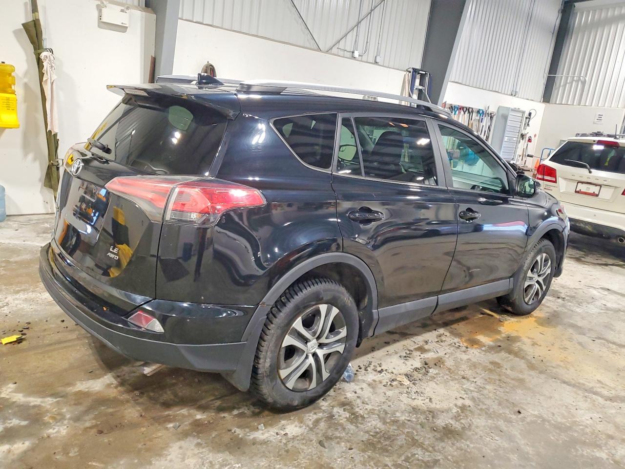 2017 TOYOTA RAV4 LE photo 5