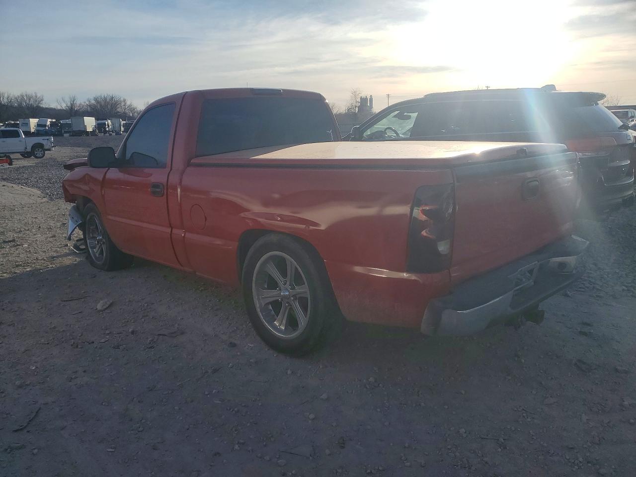 2004 CHEVROLET SILVERADO C1500 photo 4